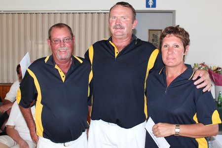 Tweede plek.  Borgspan van Pretoria CBC Old Boys Club  Hammy Hamelton, Dolf Scheepers en Lynda Scheepers